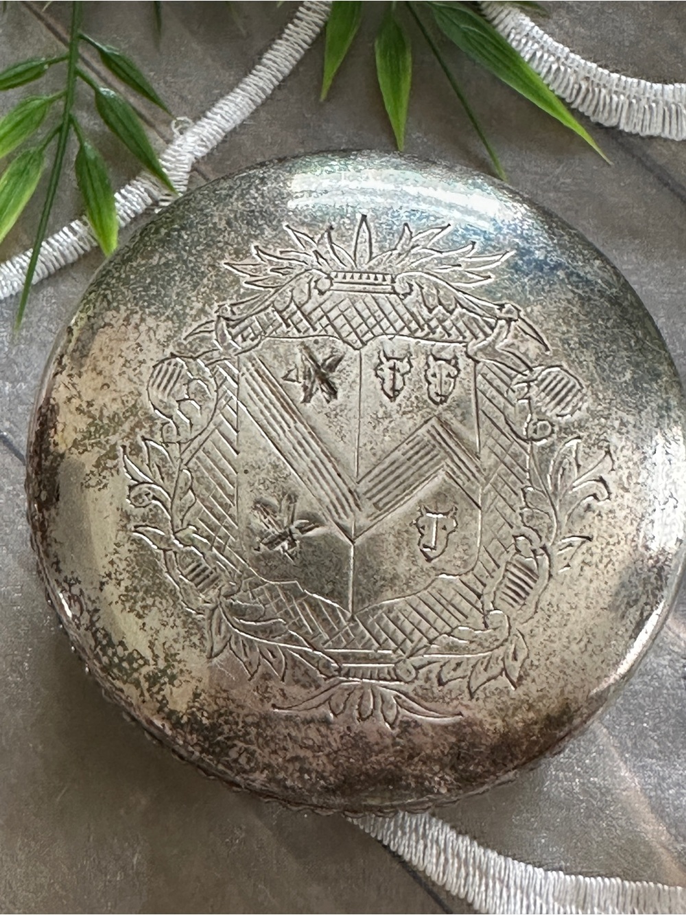 Antique SilverPlated Tobacco Box Engraved HeraldicCoat of Arms Trinket Container - Picture 12 of 12